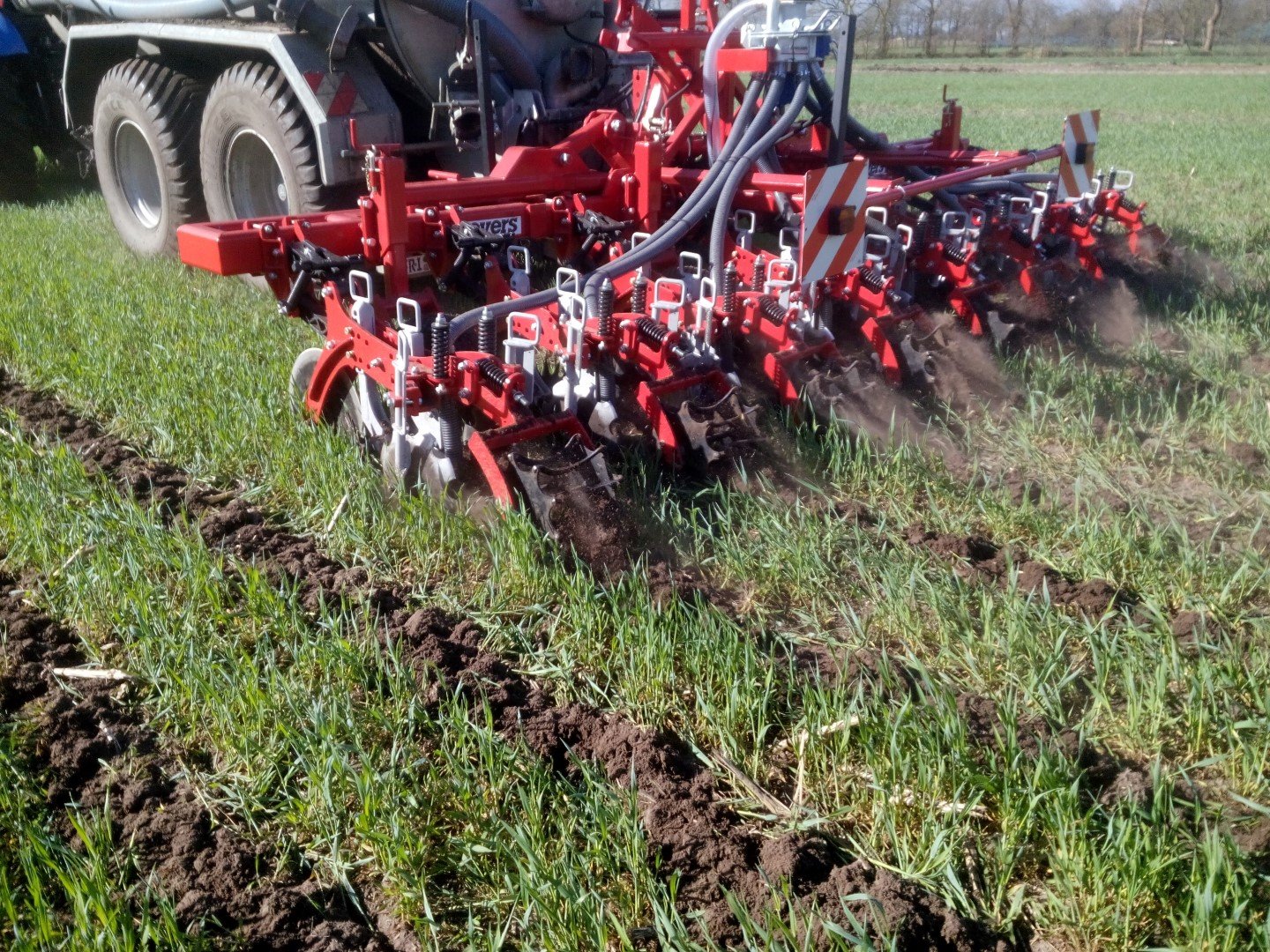 Fertilisation sur la ligne de parcelles non travaillées 