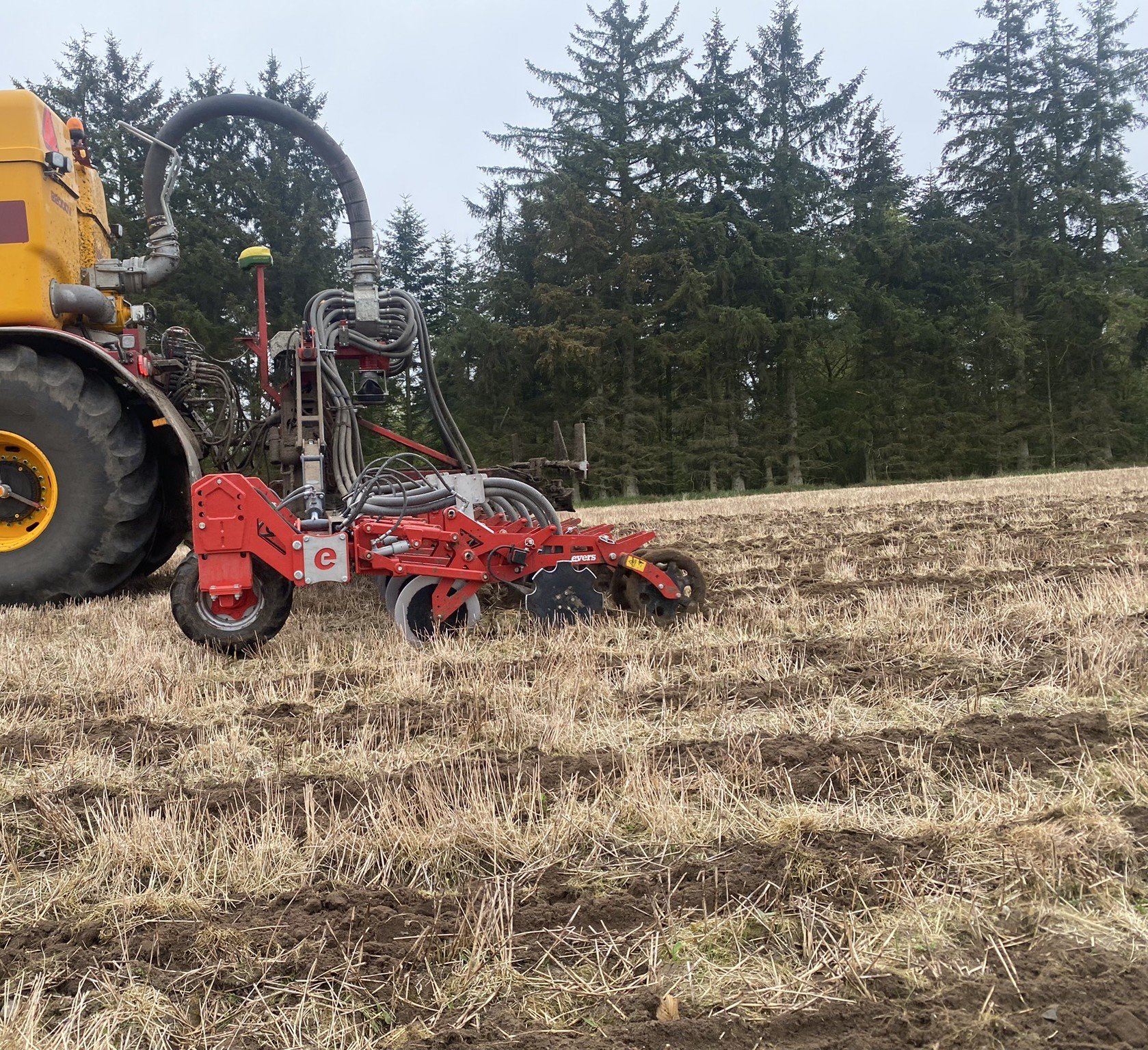 Fertilisation sur la ligne de parcelles travaillées et non-travaillées