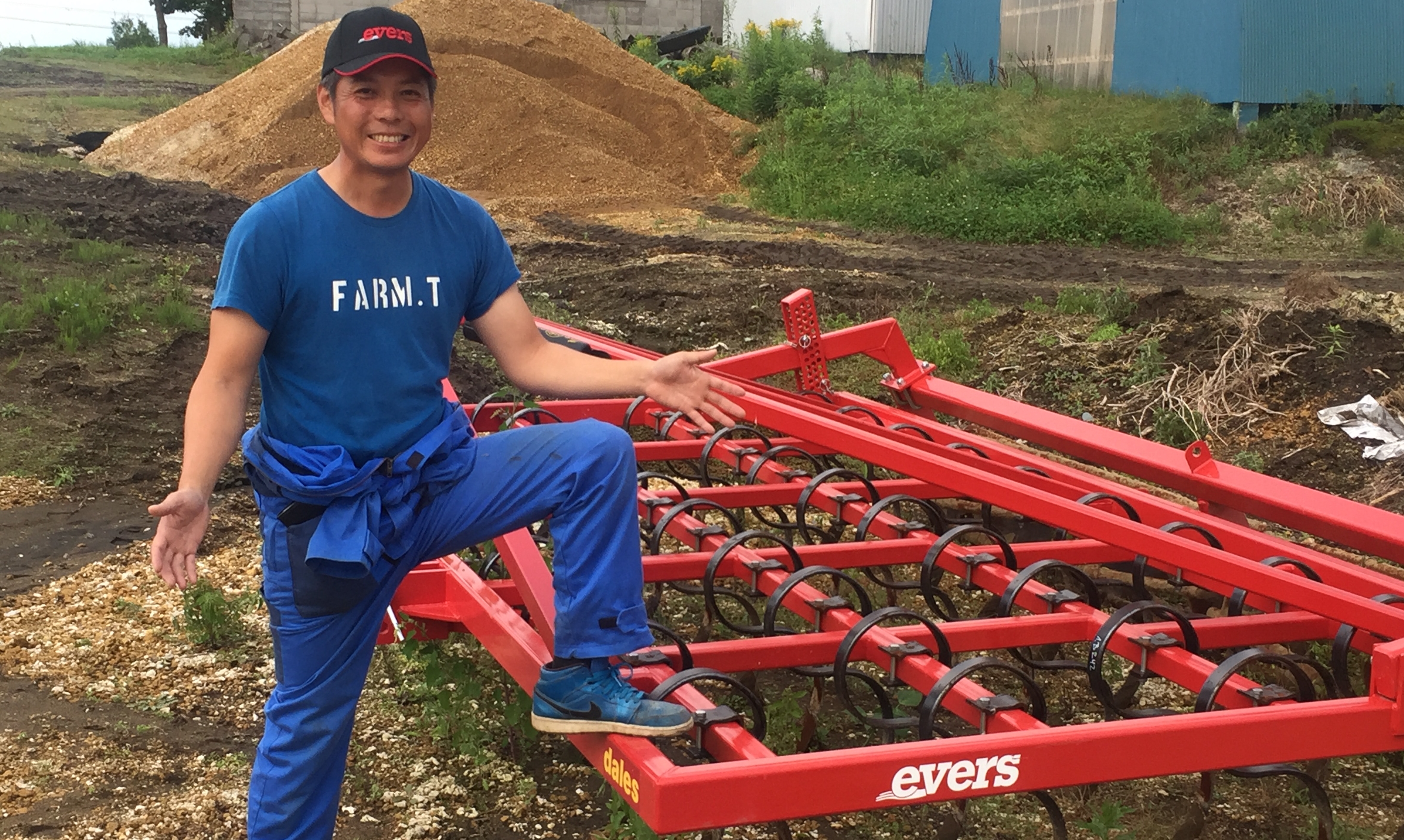 Mr. Takahashi. Japon: le cultivateur à dents flexibles Evers, type Dales « Construction solide, dégagement sous bâti important, plus performant que celui de fabrication locale. »